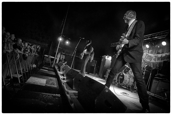 Los Straitjackets