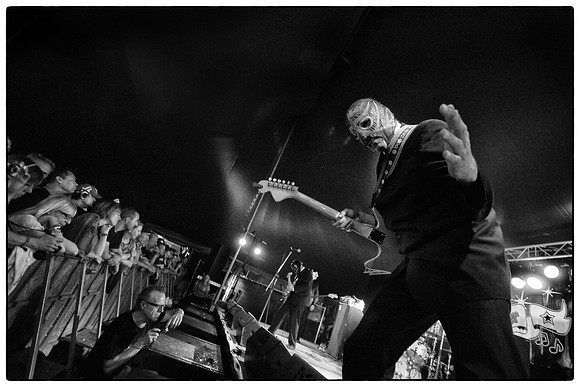 Los Straitjackets