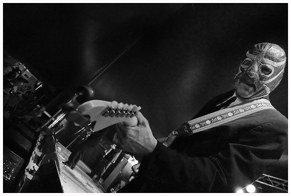 Los Straitjackets